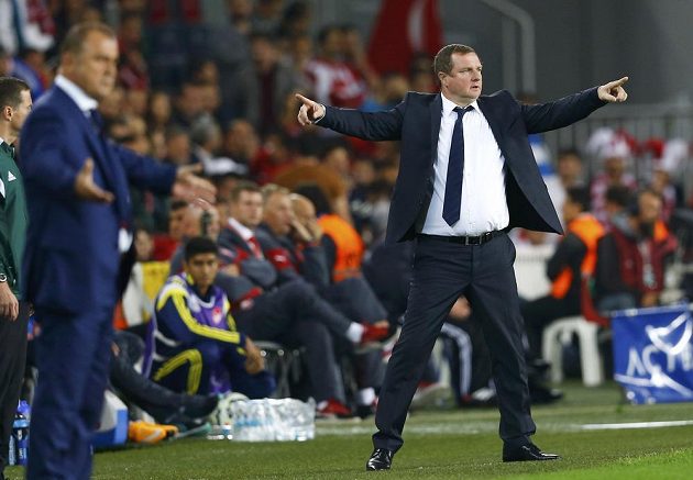 Trenér fotbalové reprezentace Pavel Vrba prožíval kvalifikační duel v Istanbulu hodně emotivně.