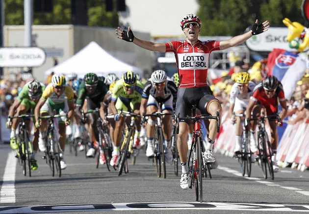 Tony Gallopin v cíli 11. etapy udržel těsný náskok před pronásledovateli.