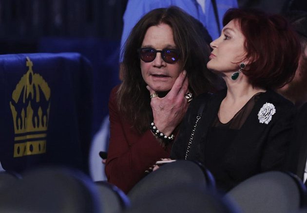 Ozzy Osbourne a box? Ano. On a jeho žena Sharon dorazili na zápas Floyd Mayweather Jr. vs. Conor McGregor, který se koná v Las Vegas.