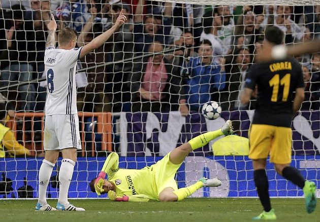 Brankář Atlétika Madrid Jan Oblak sice dělal v semifinále Ligy mistrů co mohl, ale třikrát inkasoval. Překonala ho vždy hvězda Realu Madrid - Cristiano Ronaldo.