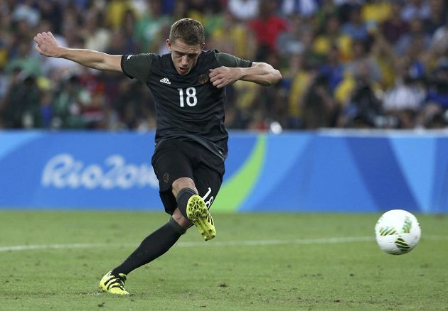 Němec Nils Petersen selhal, nedal penaltu v rozstřelu. Brankář Weverton ji zneškodnil a Brazilci byli blízko k triumfu.