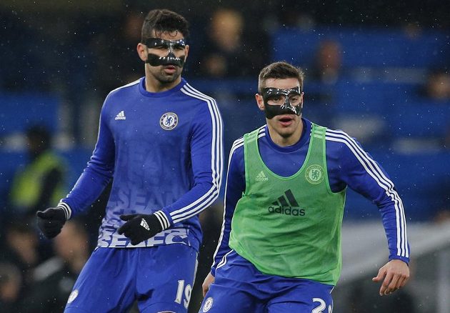 Se speciálními maskami, které chrání především nos, nastoupili Diego Costa a César Azpilicueta z Chelsea do zápasu 26. kola anglické Premier League proti Newcastlu.