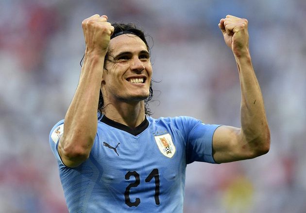 Uruguayský fotbalista Edinson Cavani slaví třetí gól svého týmu v utkání MS proti Rusku.