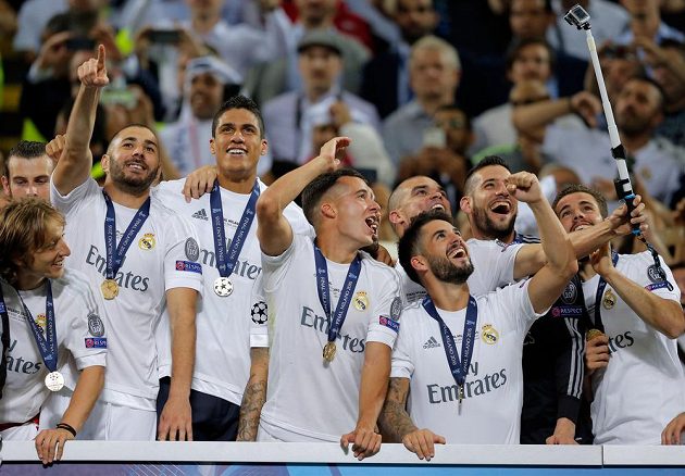 Fotbalisté Realu Madrid si dělají selfie po vítězství v letošním ročníku Ligy mistrů.