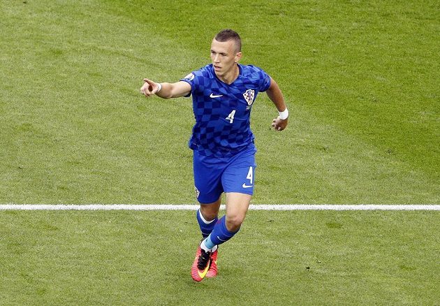 Ivan Perišič z Chorvatska se raduje ze svého gólu na ME proti české reprezentaci.