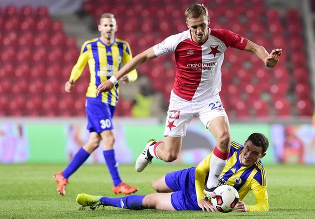 (Zleva) Jiří Kabele z Litoměřicka, Tomáš Souček ze Slavie a Filip Suchý z Litoměřicka.