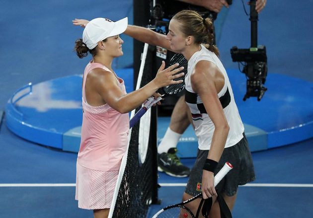 Hotovo, další výhra. Petra Kvitová ve čtvrtfinále Australian Open porazila domácí tenistku Ashleigh Bartyovou.