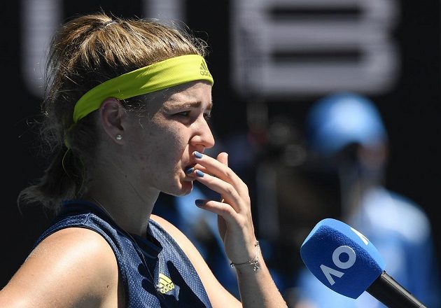 Šťastná česká tenistka Karolína Muchová. Na grandslamovém Australian Open si zahraje semifinále, vyřadila světovou jedničku.