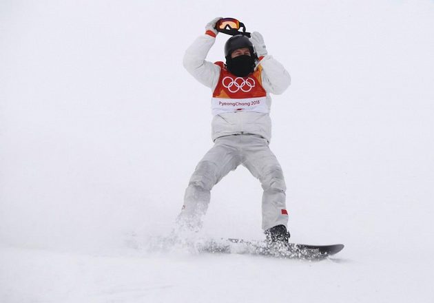 Poslední jízda finále rozhodla. Americký snowboardista Shaun White nakonec vyhrál finále U-rampy a slaví třetí olympijské zlato.