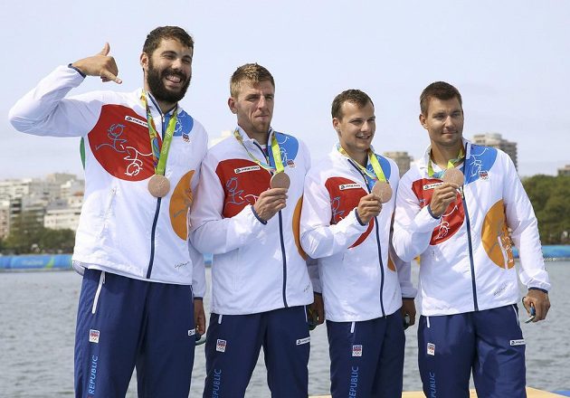 Zleva Josef Dostál, Lukáš Trefil, Daniel Havel a Jan Štěrba s bronzovou medailí.