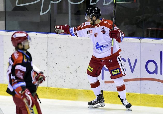 Pavel Musil z Olomouce se raduje z prvního gólu v utkání s Hradcem Králové.