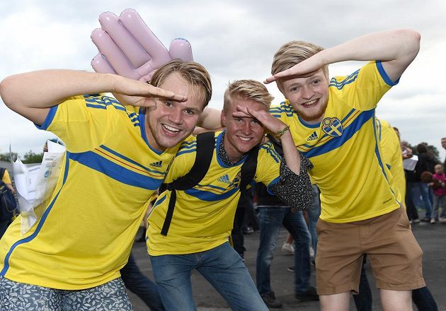 Fanoušci Švédska před semifinálovým utkáním EURO 2015 hráčů do 21 let s Dánskem.