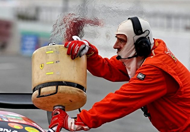 Rychle dotankovat a zpět na trať.