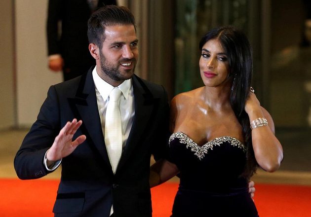 Argentinský fotbalista Lionel Messi se oženil. Gratulovat mu na svatbu přišel i bývalý spoluhráč z Barcelony Cesc Fábregas s partnerkou.