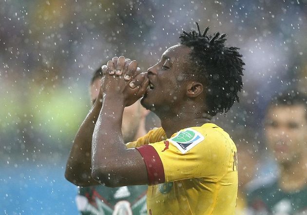 Kamerunec Benjamin Moukandjo jakoby nechtěl věřit, že jeho hlavičku v závěru mexický brankář Gillermo Ochoa vyrazil.