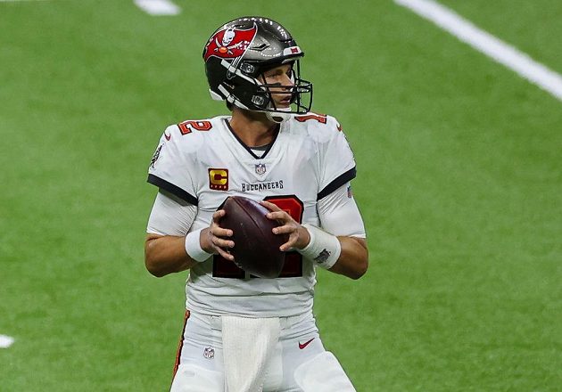 Hvězdnému quarterbackovi Tomovi Bradymu první zápas za Tampu Bay Buccaneers nevyšel.