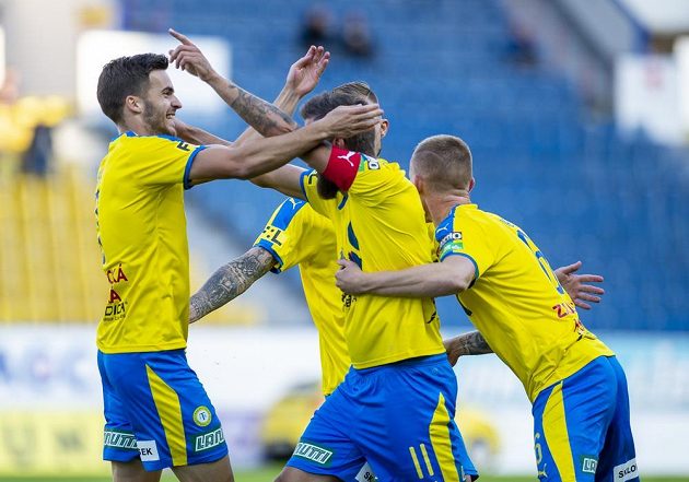 Teplická radost. Severočeši se radují z gólu v síti Mladé Boleslavi, uprostřed střelec Jakub Mareš.