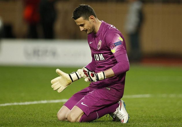Brankář Danijel Subašič právě zachránil Monako od třetího gólu v duelu s Arsenalem.