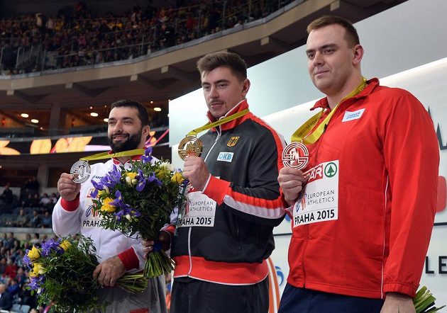 Nejúspěšnější koulaři HME v Praze (zprava) bronzový domácí reprezentant Ladislav Prášil, vítěz David Storl z Německa a stříbrný Asmir Kolašinac ze Srbska.