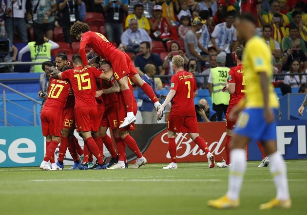 Belgičané se radují, do vedení jim ve čtvrtfinále pomohl vlastní gól Brazilce Fernadinha.