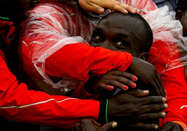 Na Sambodromu bez karnevalového kostýmu. Keňan Eliud Kipchoge coby vítěz maratónu.