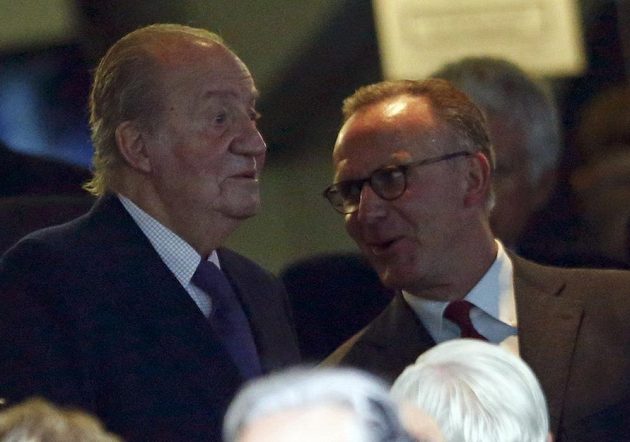 Semifinále LM v Madridu sledoval i španělský král Juan Carlos, vpravo jeden z šéfů Bayernu Karl-Heinz Rummenigge.