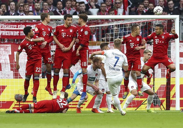 Druholigový Heidenheim vzdoroval v poháru slavnému Bayernu, nakonec ale těsně prohrál.
