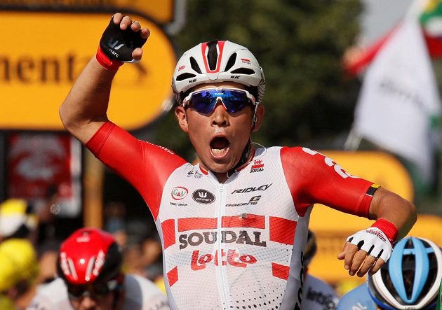 Australský cyklista Caleb Ewan vyhrál šestnáctou etapu Tour de France, když se prosadil v hromadném spurtu pelotonu.
