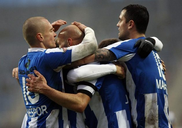 Boleslavští Martin Nešpor, Petr Johana, Lukáš Magera se radují z gólu proti Příbrami.