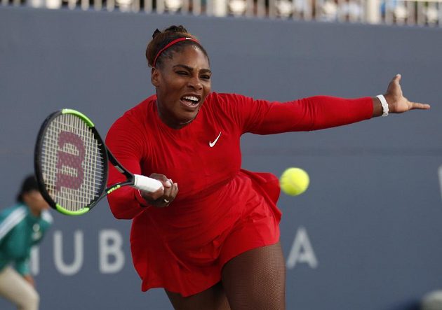 Americká tenistka Serena Williamsová na turnaji v San Jose dohrála v prvním kole, vypadla po potupném debaklu.