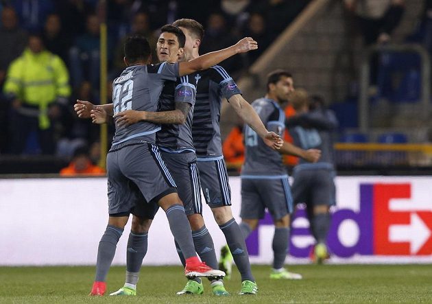 Fotbalisté Celty Vigo jásají poté, co Pione Sisto dal gól v odvetě s Genkem.