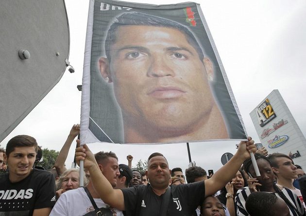 Nažhavení fanoušci Juventusu se největší letní posily - Portugalce Cristiana Ronalda - nemohli dočkat.