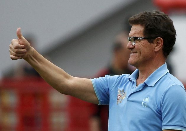 Italský kouč ruských fotbalistů Fabio Capello slavil v den zápasu narozeniny.
