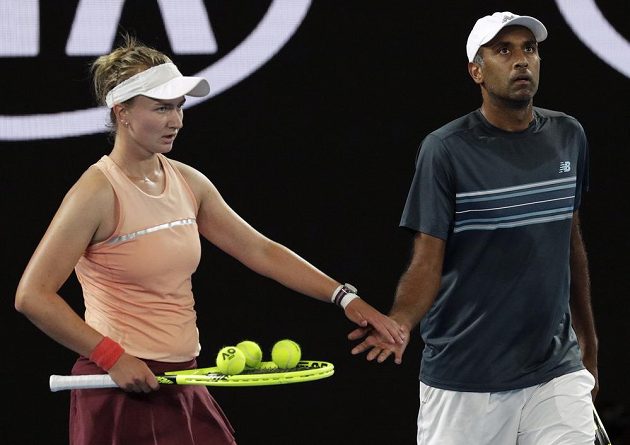 Česká radost! Tenistka Barbora Krejčíková získala první grandslamový titul ve smíšené čtyřhře. Společně s Američanem Rajeevem Ramem ovládli Australian Open.