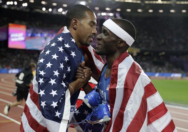Trojskok byl na MS v Londýně záležitostí dvou Američanů. Christian Taylor přidal ke dvěma zlatým z olympijských her už třetí titul mistra světa. Ve velkém souboji se svým krajanem Willem Clayem, v němž se vedení několikrát měnilo, skočil ve třetí sérii 17,63 m a vyhrál o pět centimetrů.