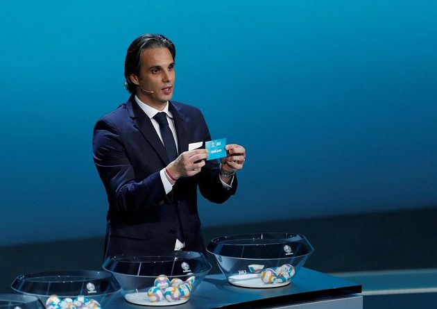 Česká reprezentace se o EURO 2020 utká také s Anglií. Na snímku dřívější portugalský reprezentant Nuno Gomes.