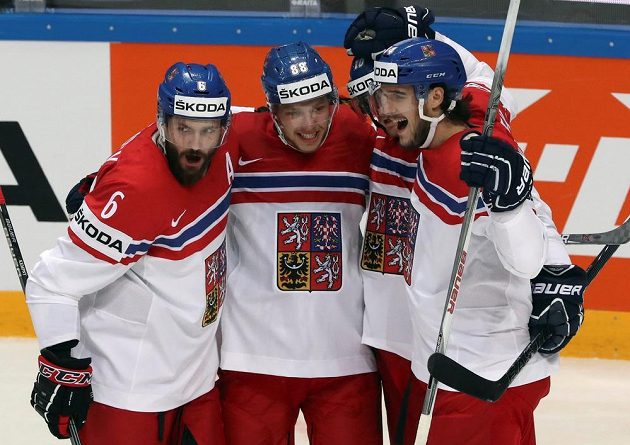 Česká radost v utkání s Norskem. Zleva Michal Kempný, David Pastrňák, Roman Červenka a Tomáš Plekanec.