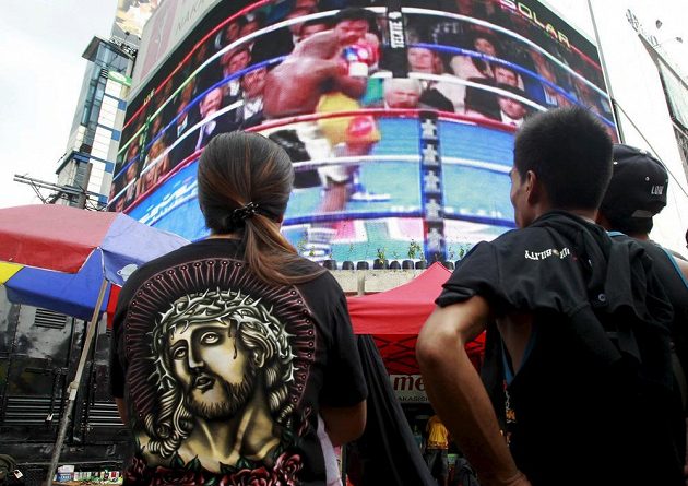Manila byla na nohou. Fanoušci na Filipínách drželi palce tamnímu boxerovi Mannymu Pacquiaovi.
