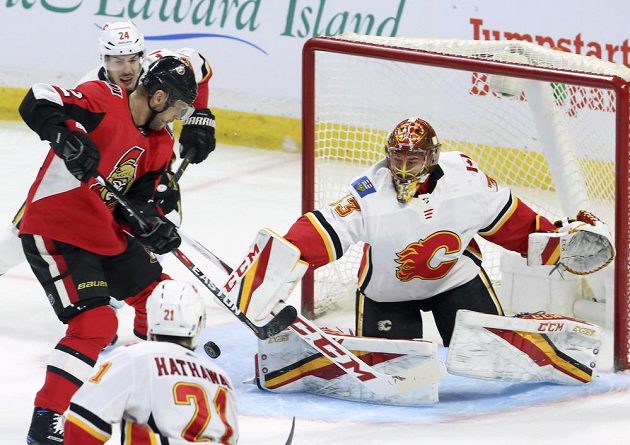 Hokejový brankář David Rittich dělal v brance Calgary Flames co mohl a nakonec se s Plameny těšil z výhry v Ottawě. Slovák Gáborík na něj nevyzrál.