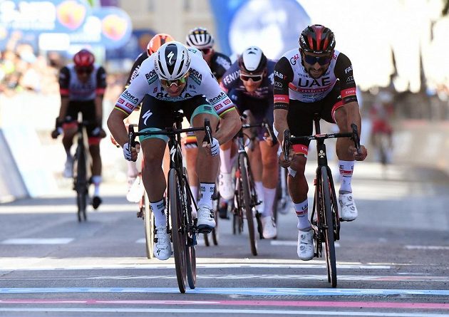 Slovenská hvězda v akci. Cyklista Peter Sagan vyhrál 10. etapu na Giru d'Italia.