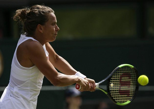 Česká tenistka Barbora Strýcová a její snaha v semifinále Wimbledonu.