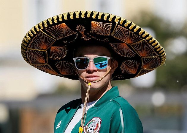 Pokud máte lístek na zápas Mexika, je dost možné, že vám bude ve výhledu zaclánět nějaké to sombrero.