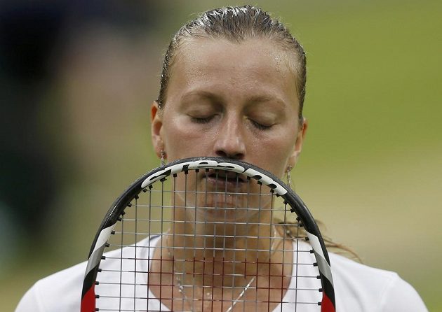Výraz Petry Kvitové v prohrané čtvrtfinálové bitvě ve Wimbledonu hovoří za vše.