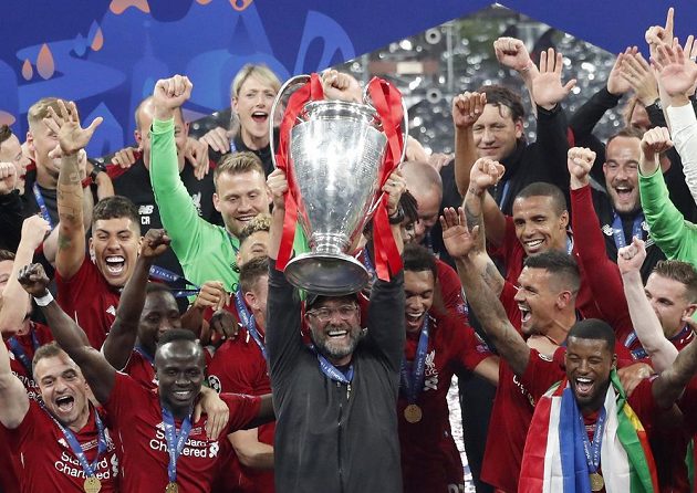 Manažer Liverpoolu Jürgen Klopp se dočkal a zlomil finálové prokletí. S Liverpoolem vyhrál finále Ligy mistrů.
