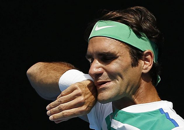 Švýcar Roger Federer v utkání proti Tomáši Berdychovi ve čtvrtfinále Australian Open.