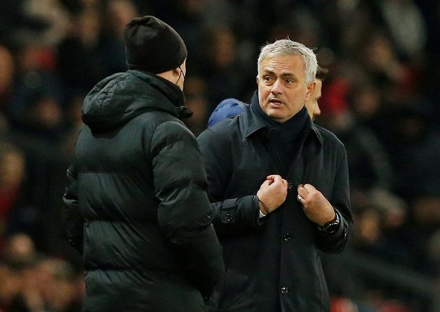 Já že za to můžu? jako by se ptal José Mourinho, nový kouč fotbalistů Tottenhamu.