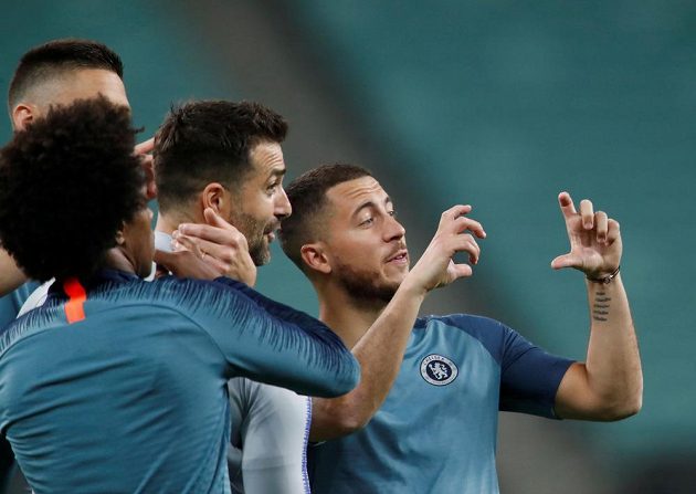 Dobrá nálada Edenu Hazardovi před finále Evropské ligy nechybí. Chelsea prý souhlasí s jeho odchodem do Realu Madrid.