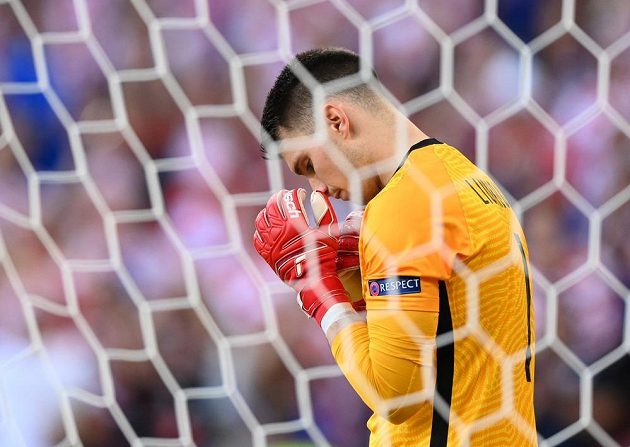 Croatian goalkeeper Dominik Livakovič before the start of the match with Spain. 