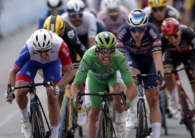 32. etapový triumf na Tour de France. Britský cyklista Mark Cavendish vyhrál druhou spurtérskou etapu za sebou.