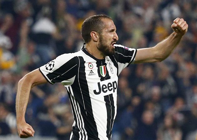 Giorgio Chiellini slaví. Po jeho gólu ve čtvrtfinále Ligy mistrů vedl Juventus nad Barcelonou 3:0.